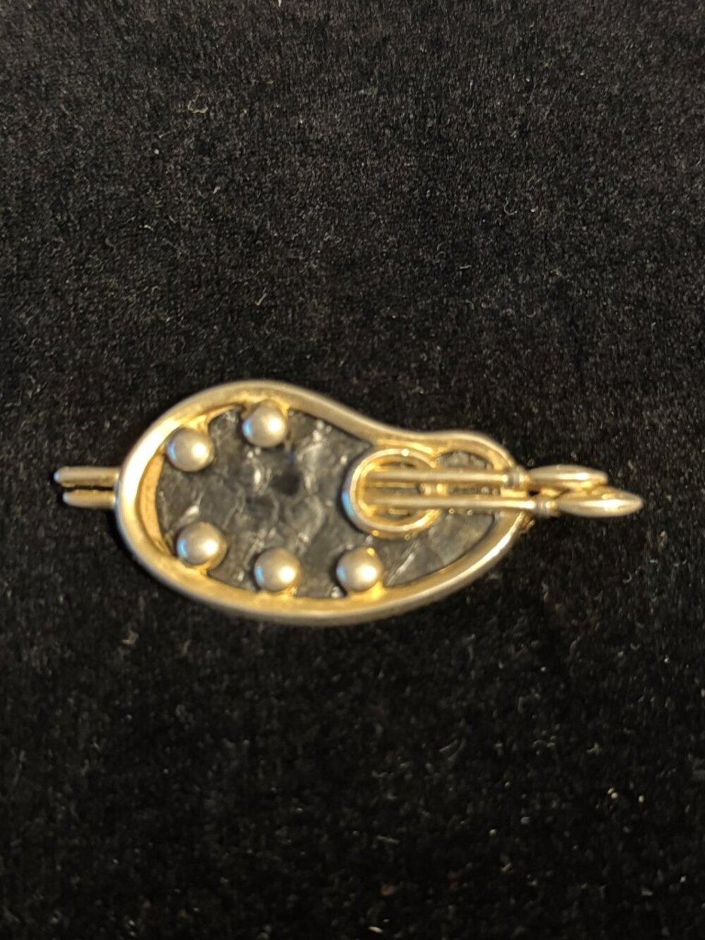 Vintage Artists Brooch Not Marked